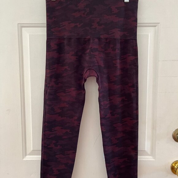 Spandex Woman's Plus-Size Look At Me Now Red & Black Camo Leggings Sz 2x - Picture 5 of 6